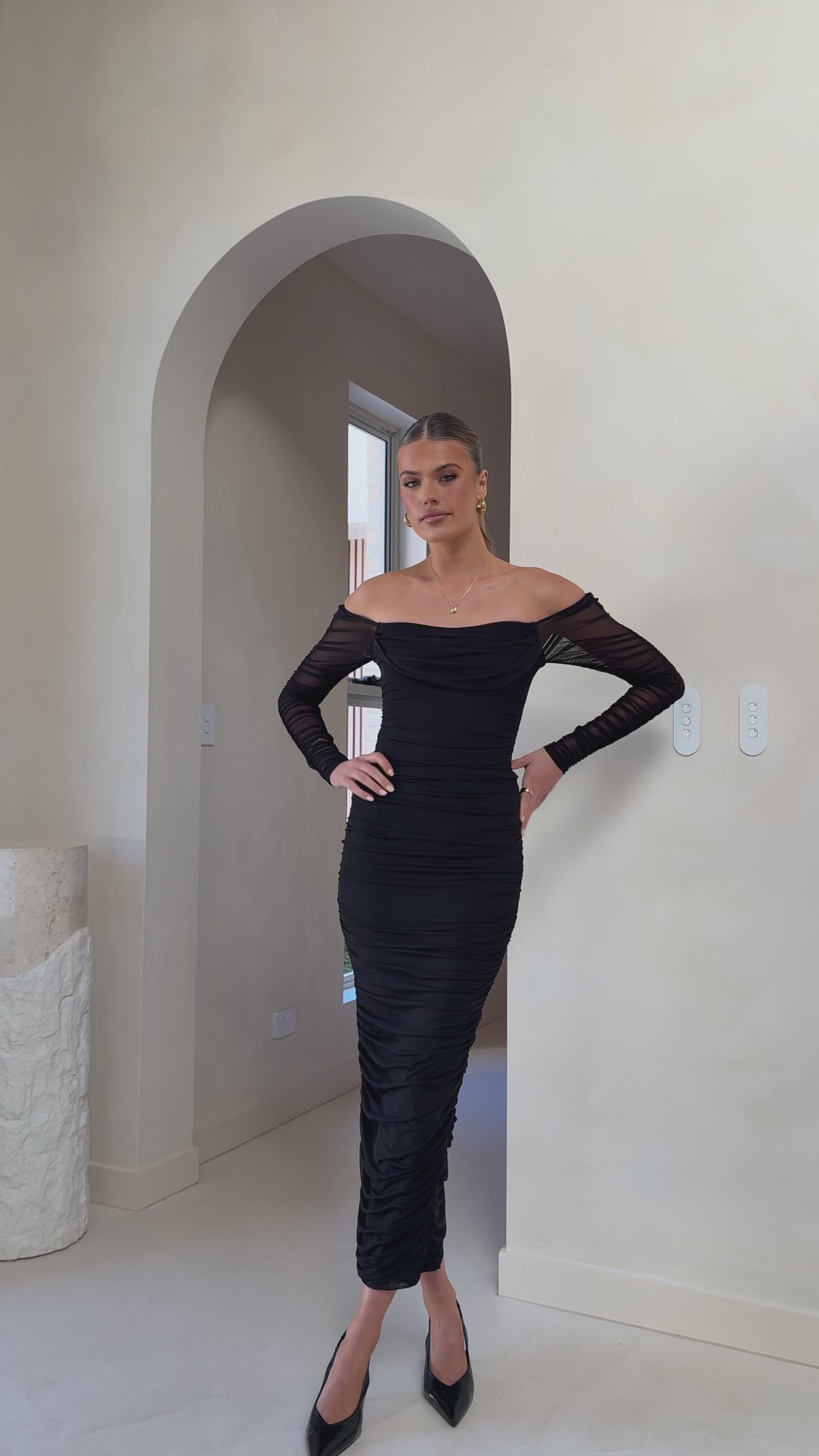 Kylie Maxi Dress Long Sleeve - Black